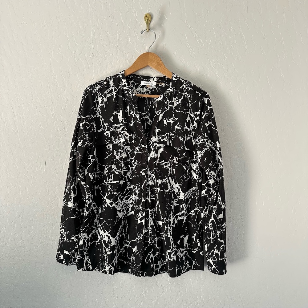 Calvin Klein Black and White Graphic Long Sleeve Blouse